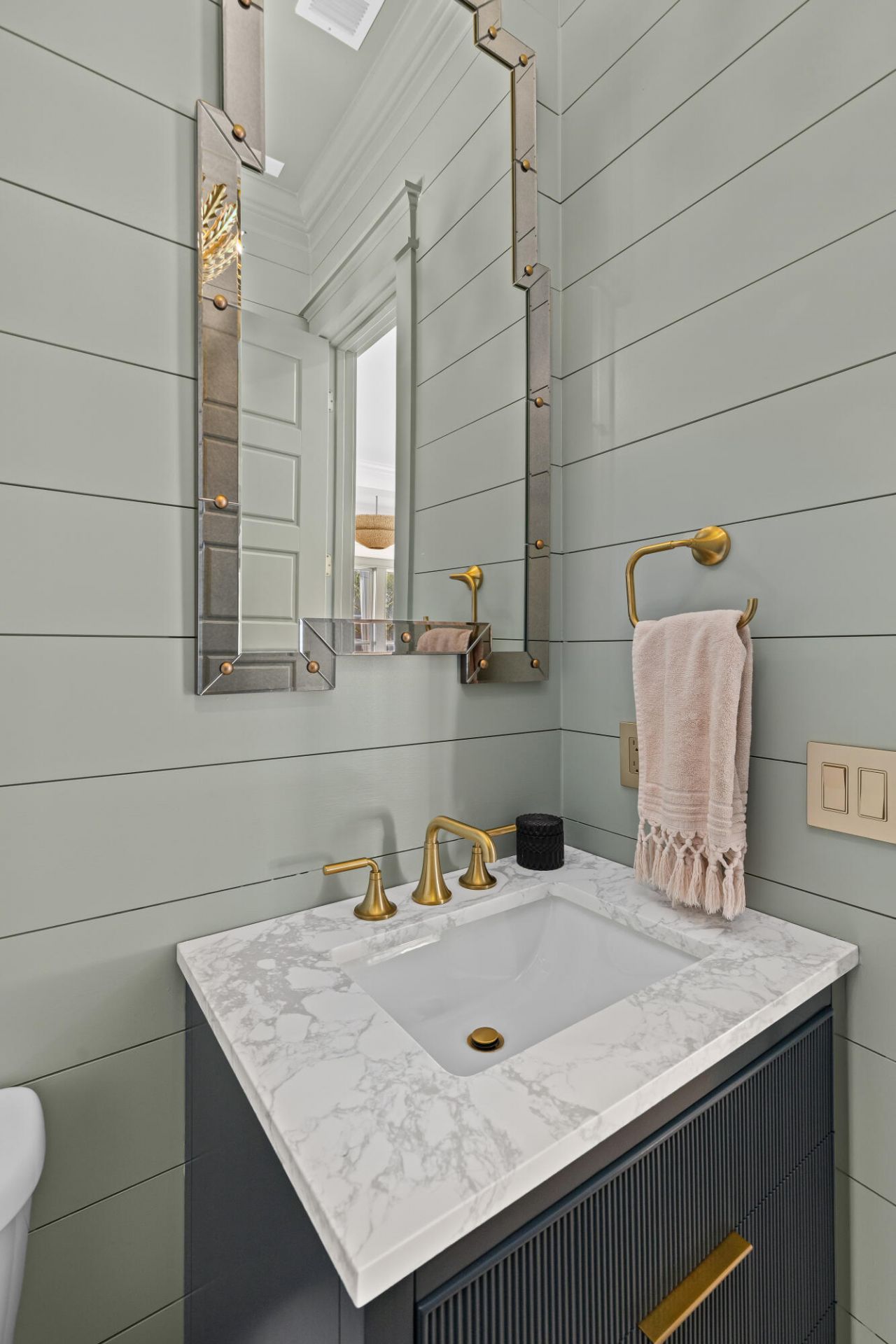 2421 Louisville Street Photo 9