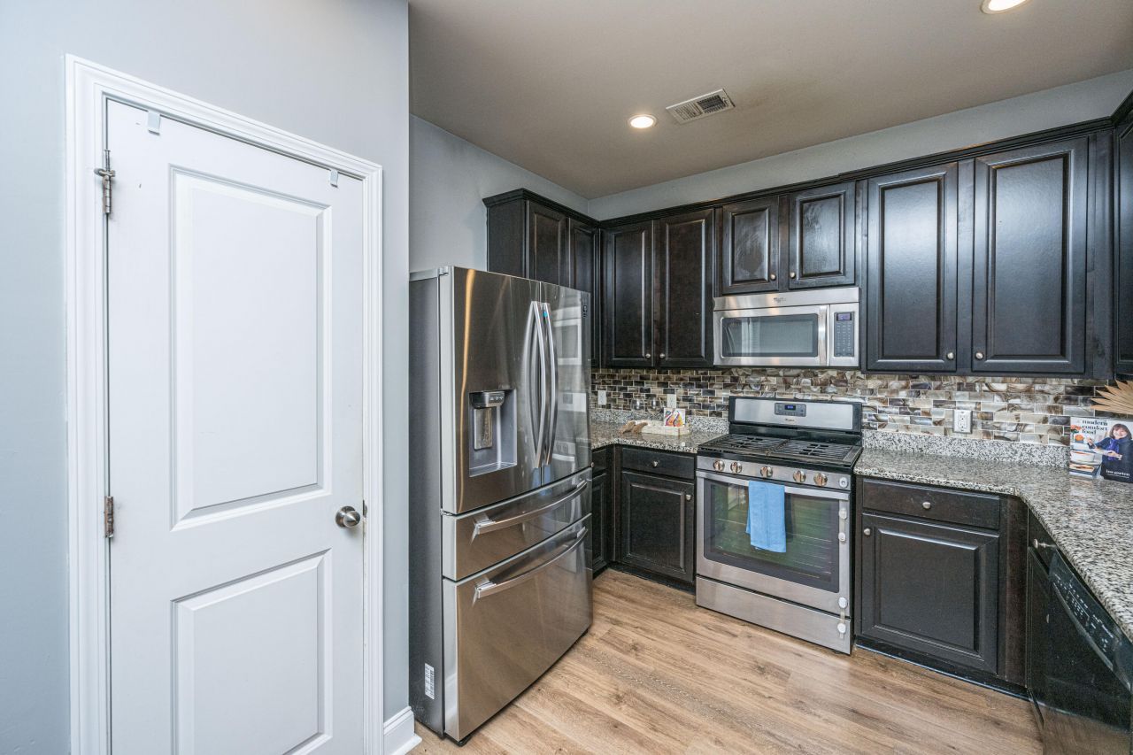 1076 Bennington Drive Photo 10