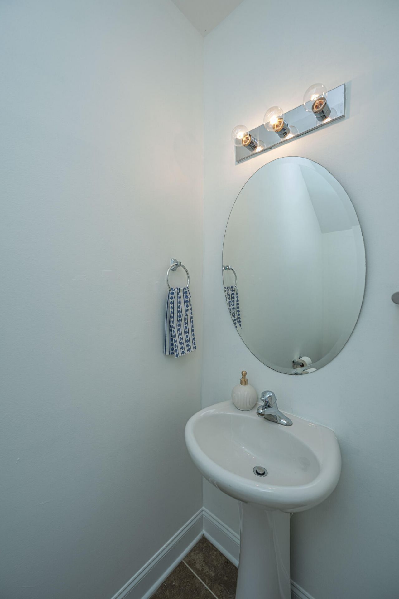 1076 Bennington Drive Photo 12