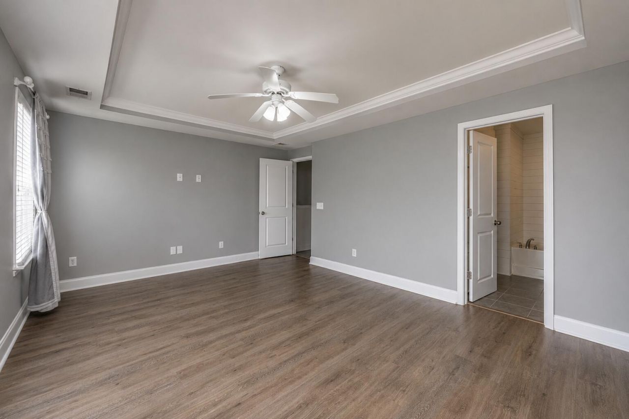 1076 Bennington Drive Photo 14