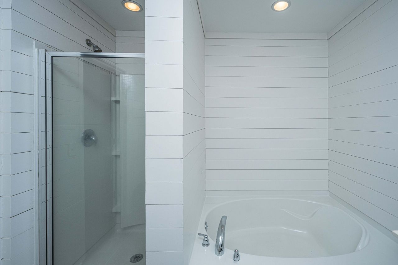 1076 Bennington Drive Photo 17