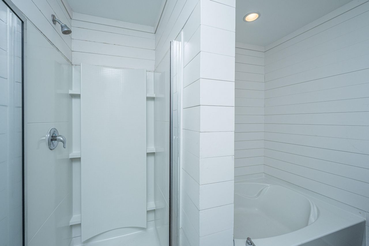 1076 Bennington Drive Photo 18