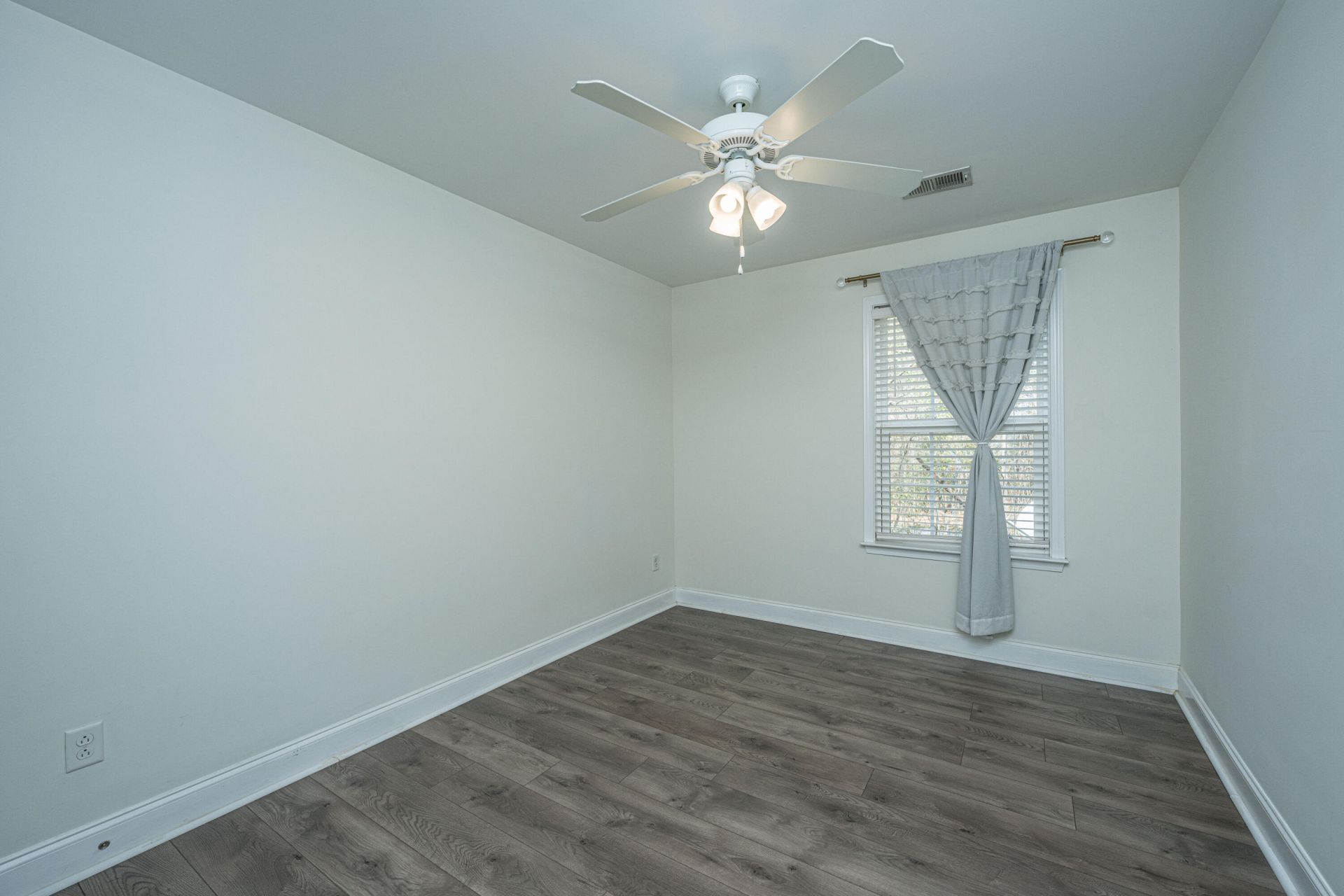1076 Bennington Drive Photo 18