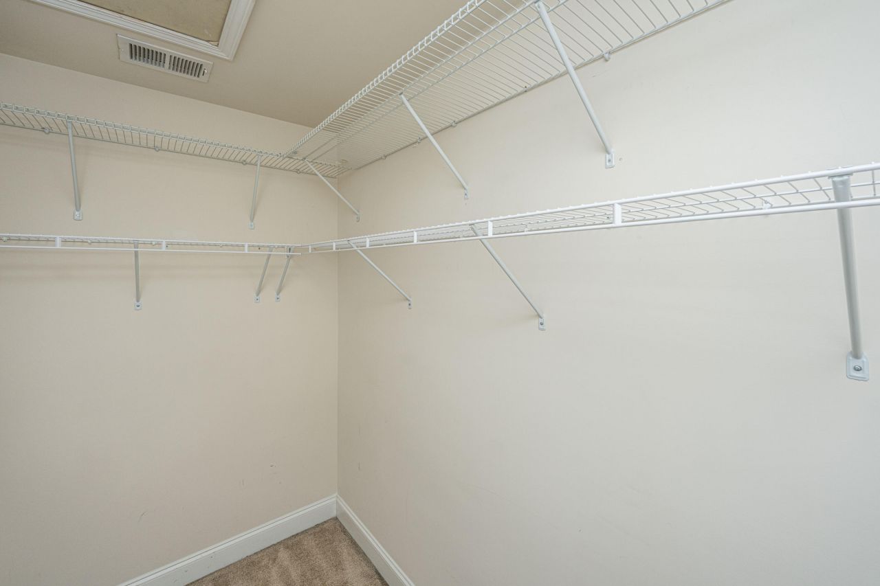 1076 Bennington Drive Photo 19