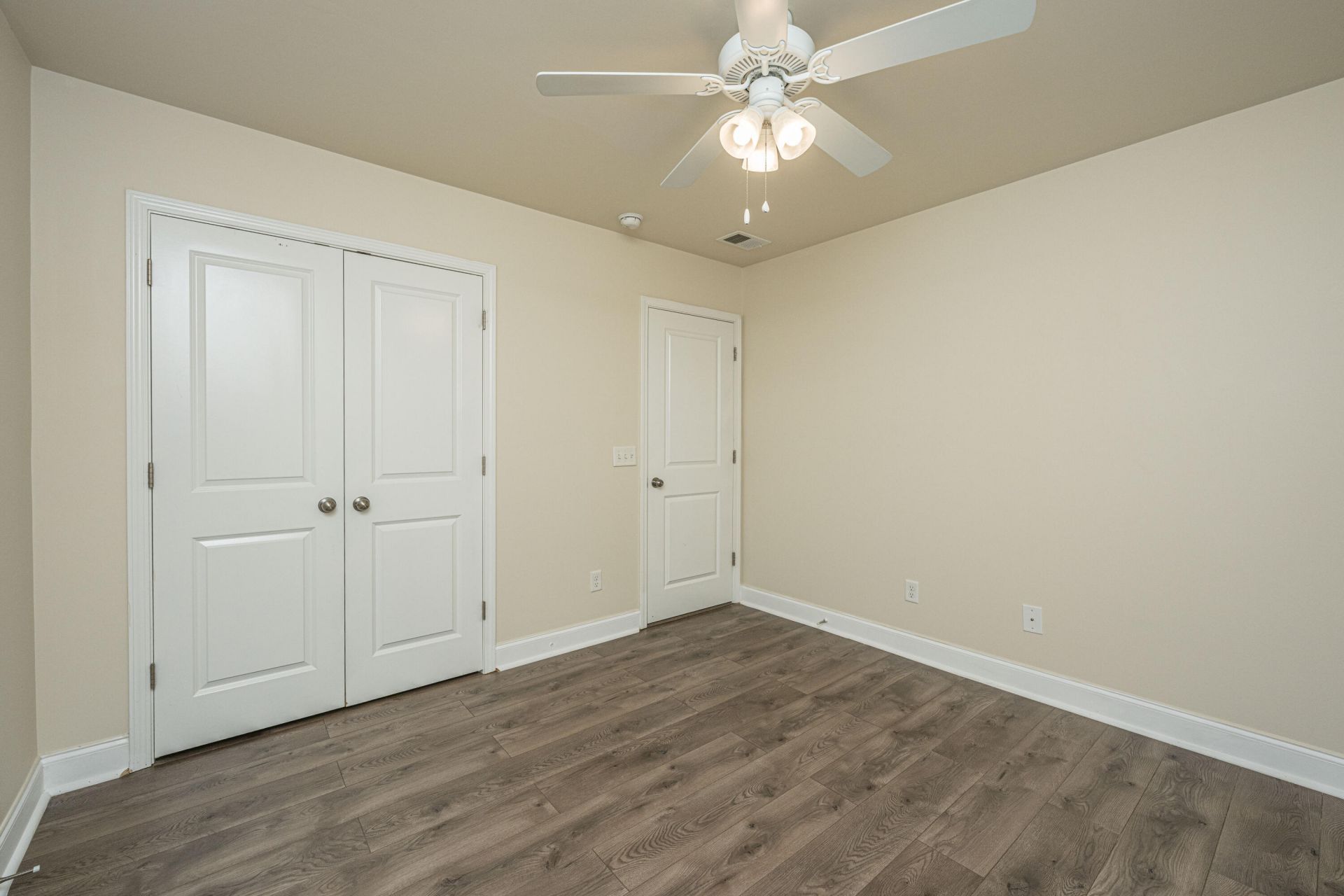1076 Bennington Drive Photo 21