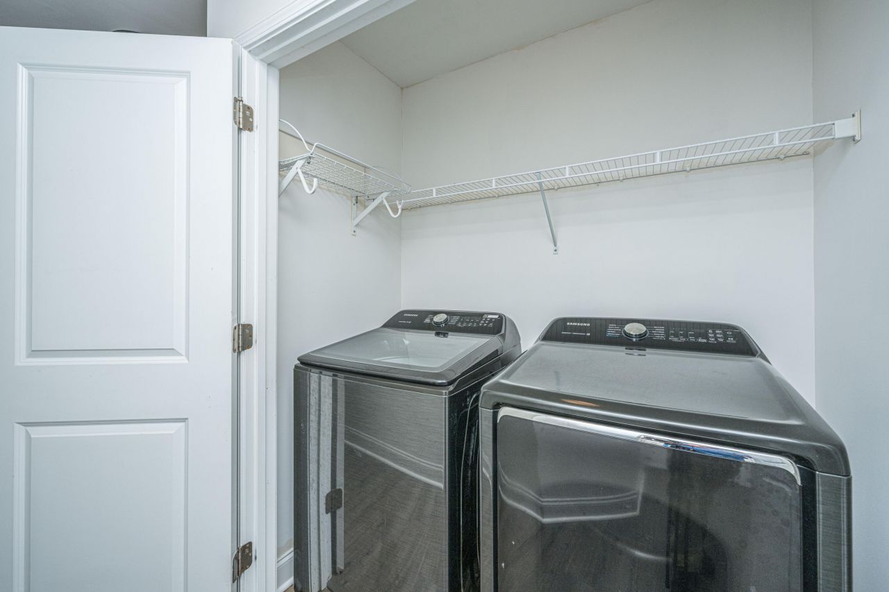 1076 Bennington Drive Photo 25