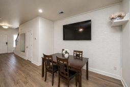 1076 Bennington Drive photo 4