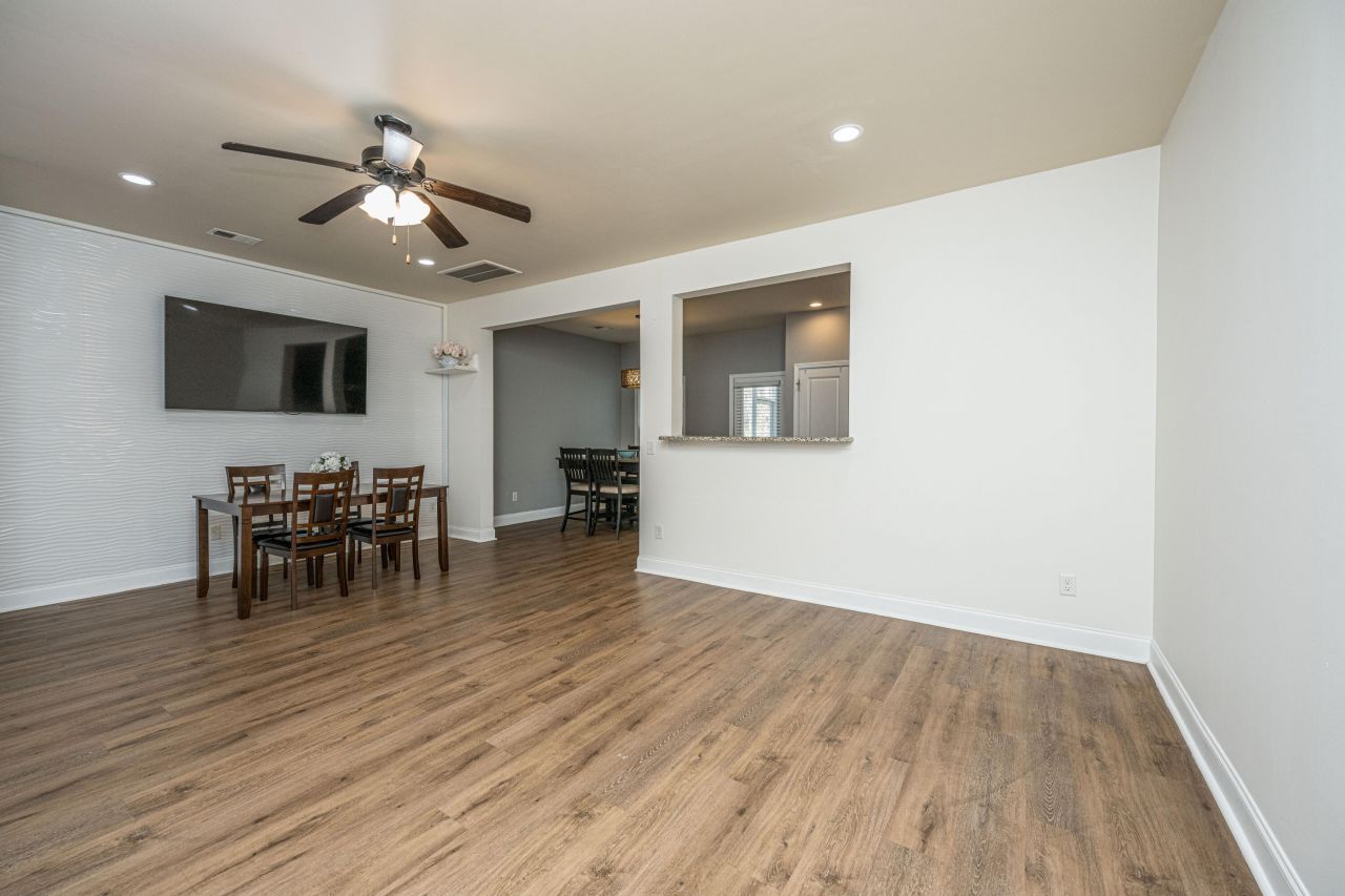 1076 Bennington Drive Photo 7