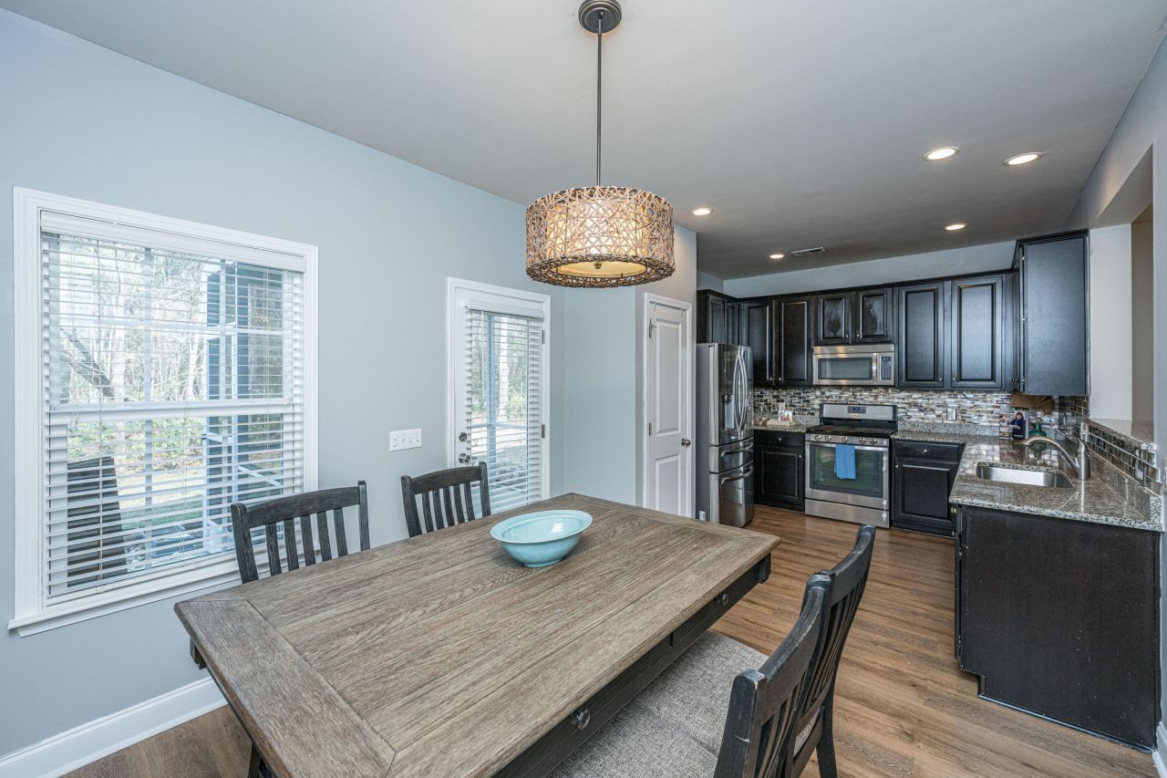 1076 Bennington Drive Photo 8