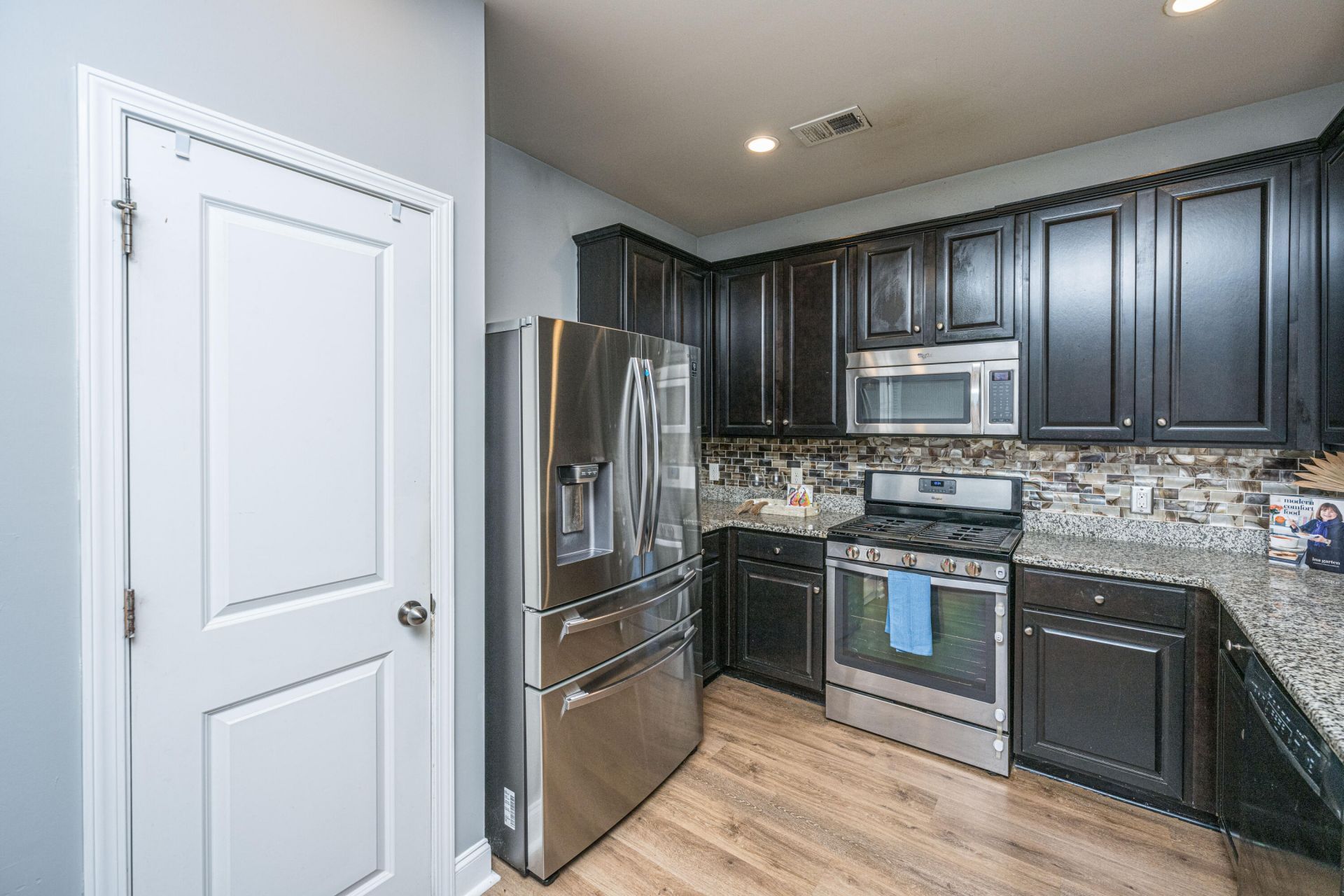 1076 Bennington Drive Photo 9