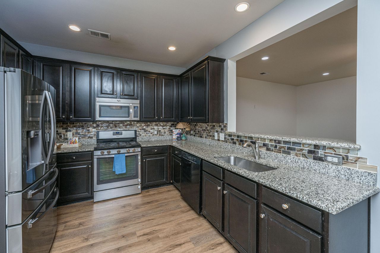 1076 Bennington Drive Photo 9