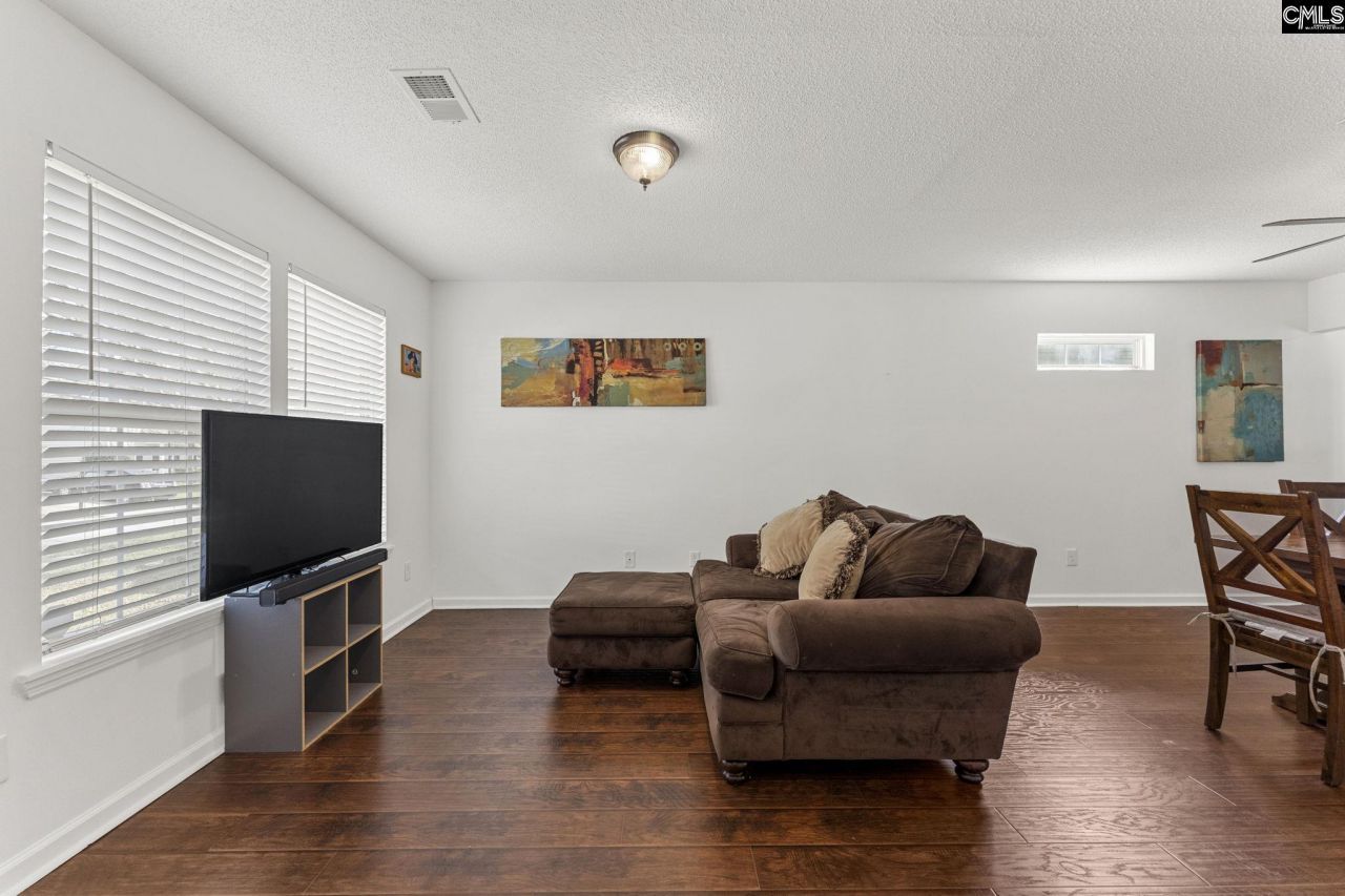 2117 Wilkinson Drive  Photo 4