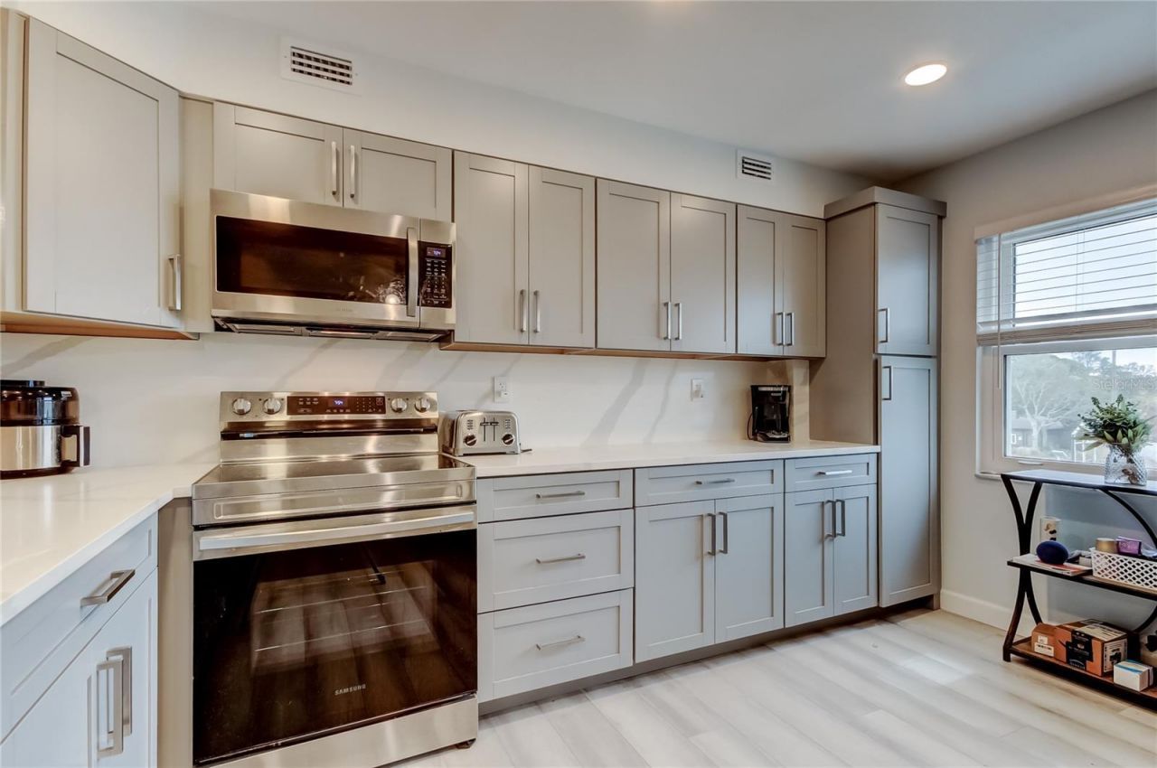 7321 Central Avenue , Unit 301, Saint Petersburg, FL 33710 Photo