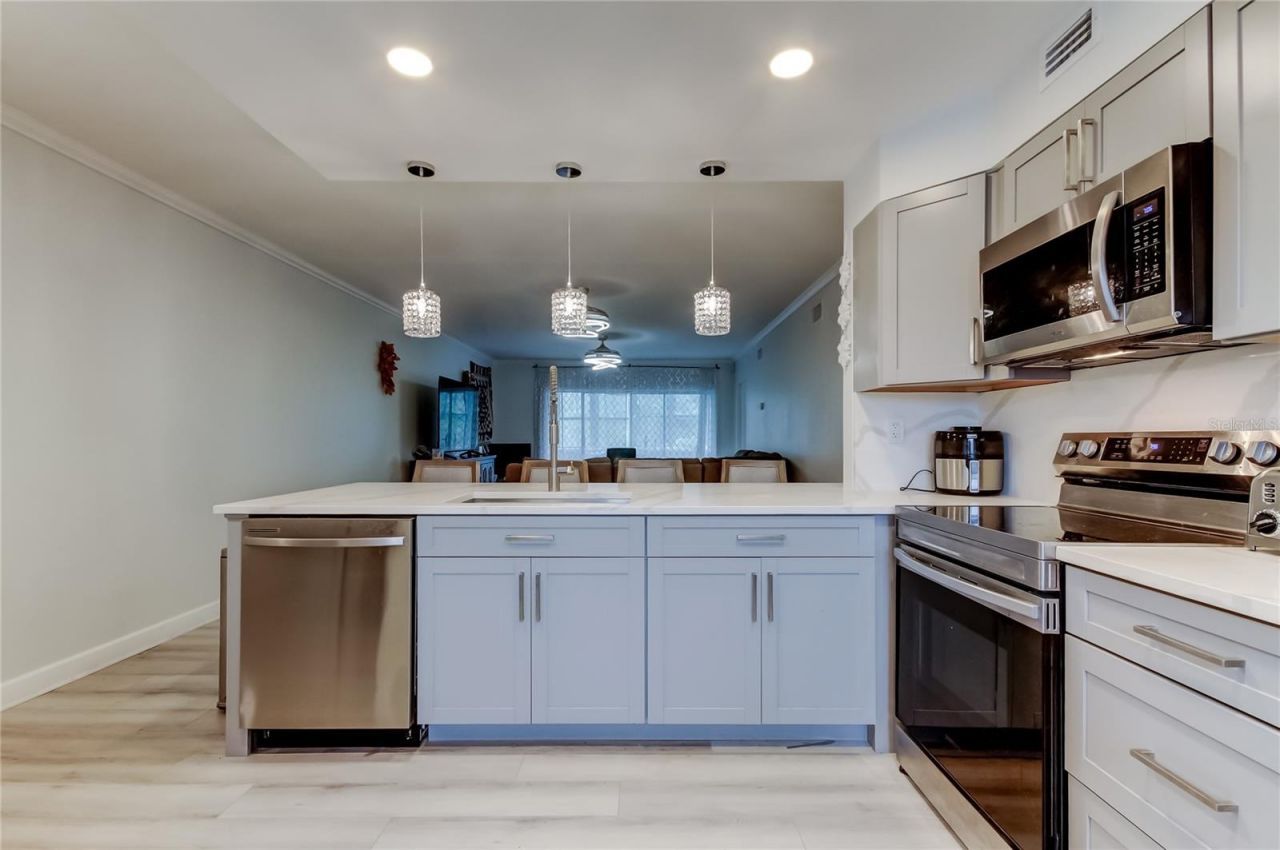 7321 Central Avenue , Unit 301, Saint Petersburg, FL 33710 Photo