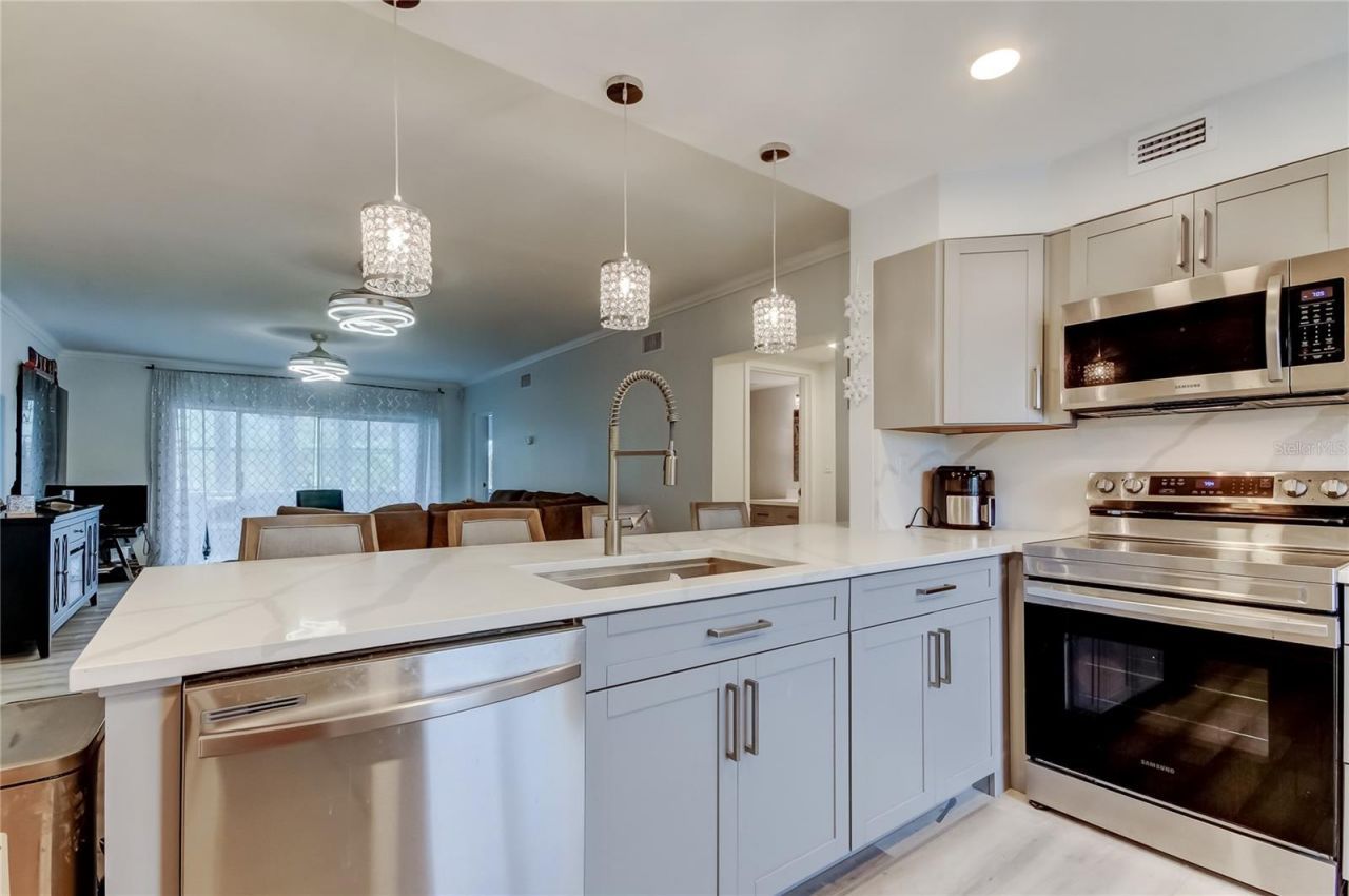 7321 Central Avenue , Unit 301, Saint Petersburg, FL 33710 Photo