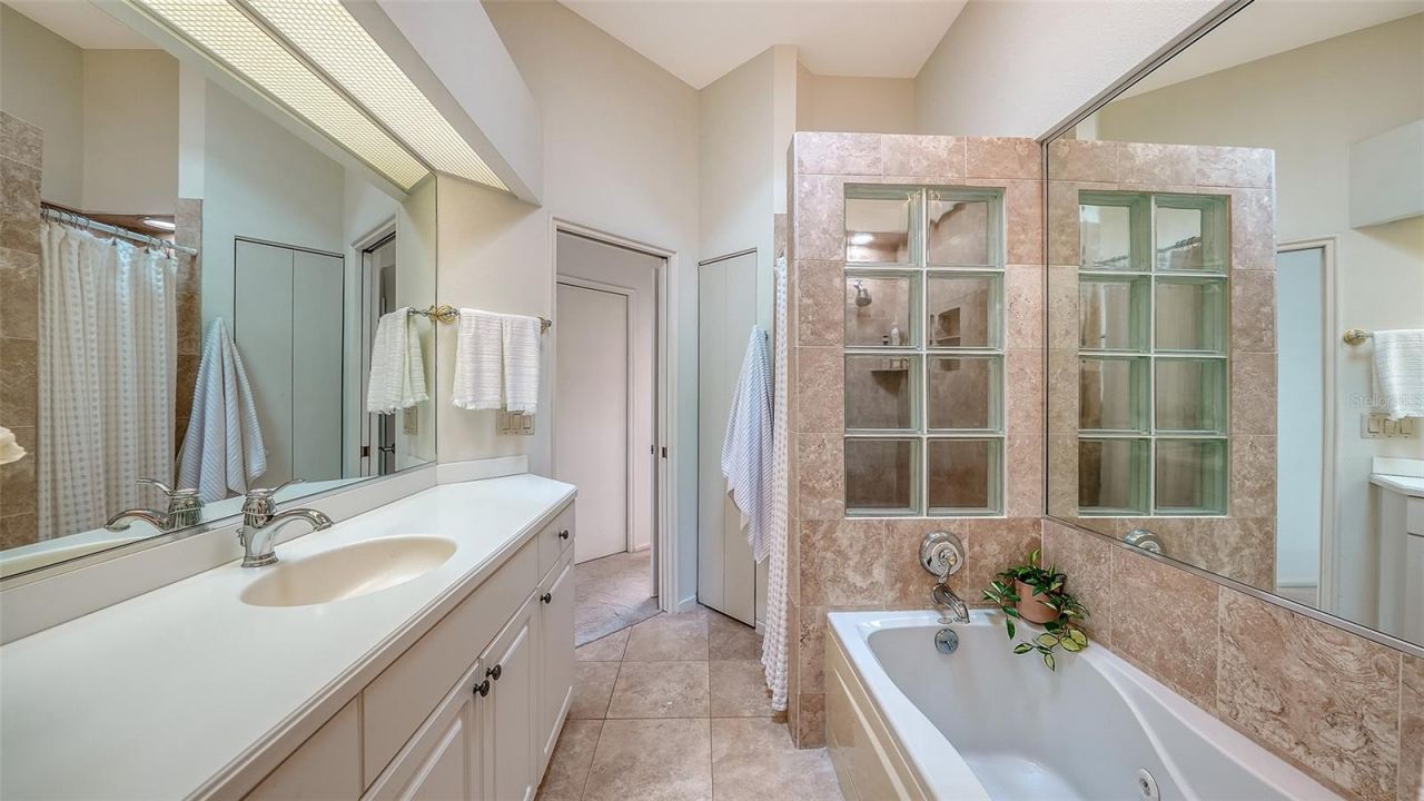 200 Cocoanut Avenue, Unit 4, Sarasota, FL 34236 Photo