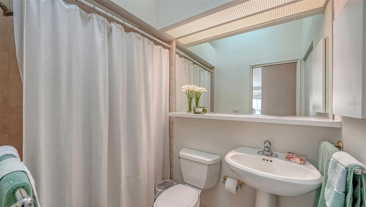 200 Cocoanut Avenue, Unit 4, Sarasota, FL 34236 Photo