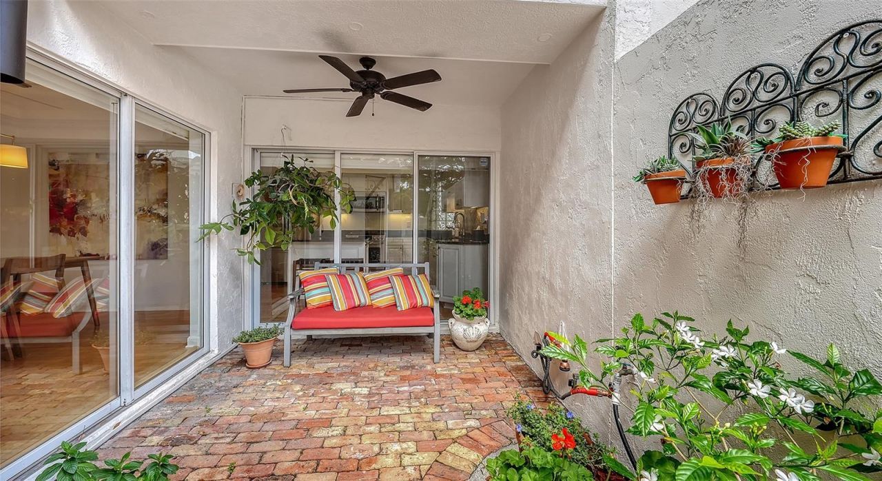 200 Cocoanut Avenue, Unit 4, Sarasota, FL 34236 Photo