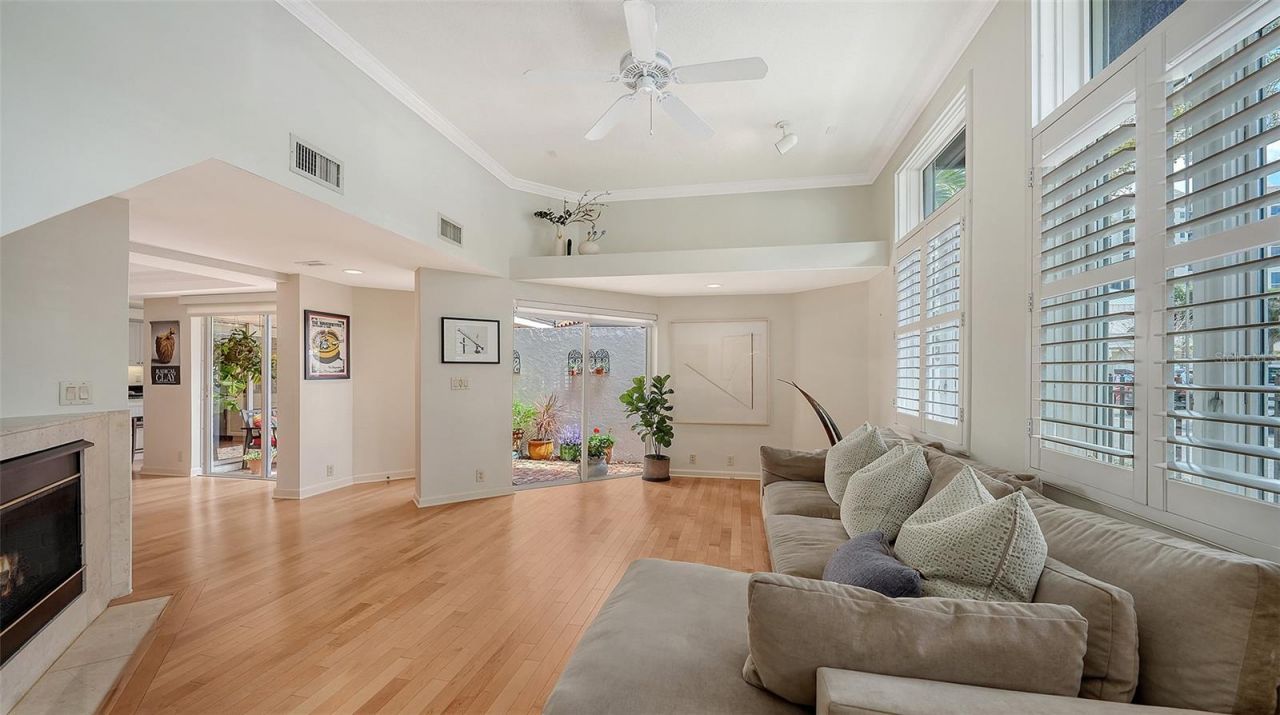 200 Cocoanut Avenue, Unit 4, Sarasota, FL 34236 Photo