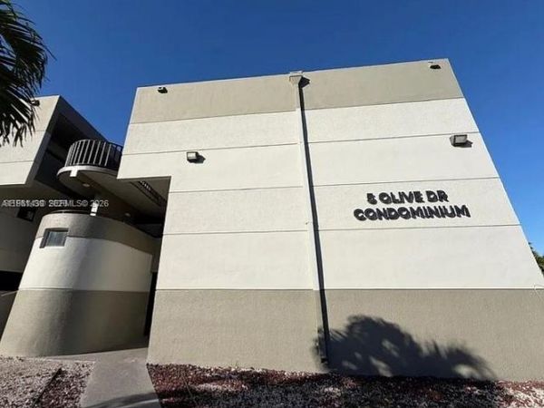 5 Olive Dr , Unit 24, Hialeah, FL 33010