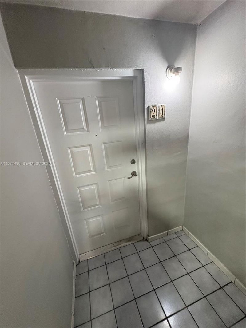 5 Olive Dr , Unit 24, Hialeah, FL 33010 Photo