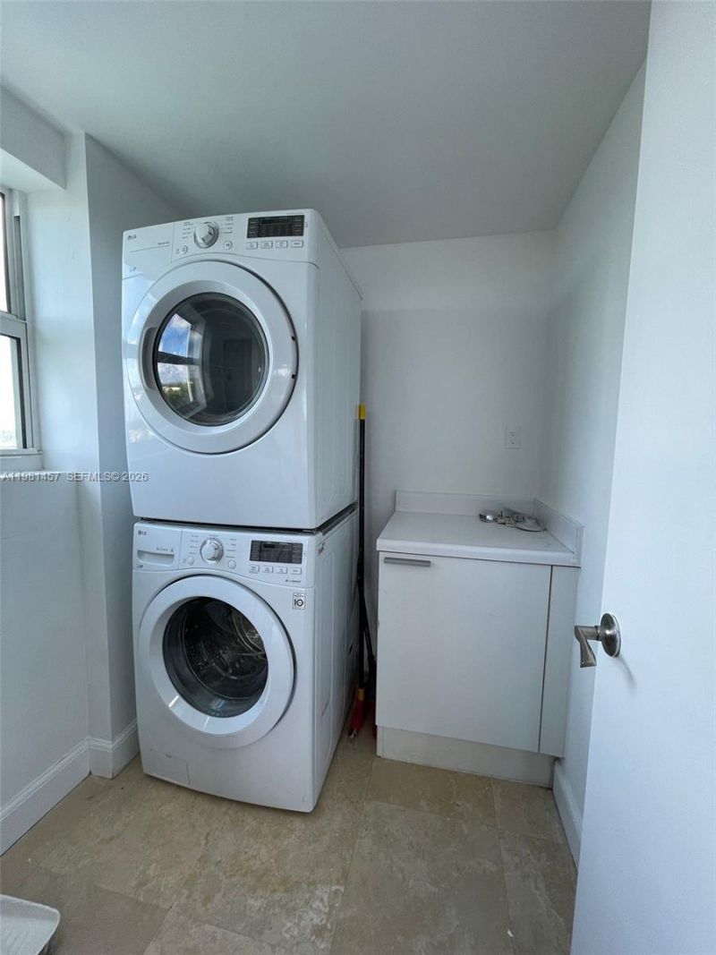 14951 Royal Oaks Ln , Unit 709, North Miami, FL 33181 Photo