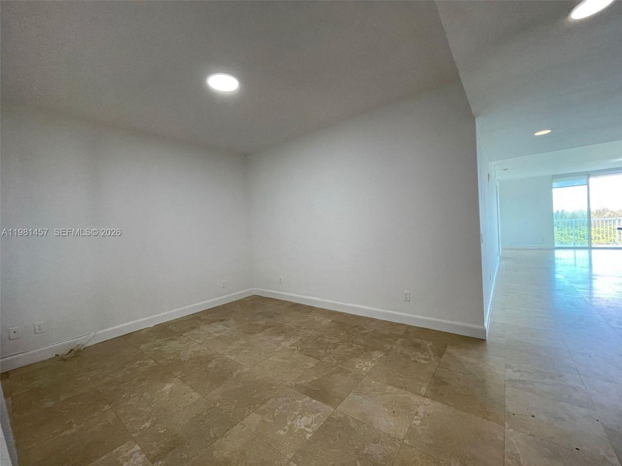 14951 Royal Oaks Ln , Unit 709, North Miami, FL 33181 Photo