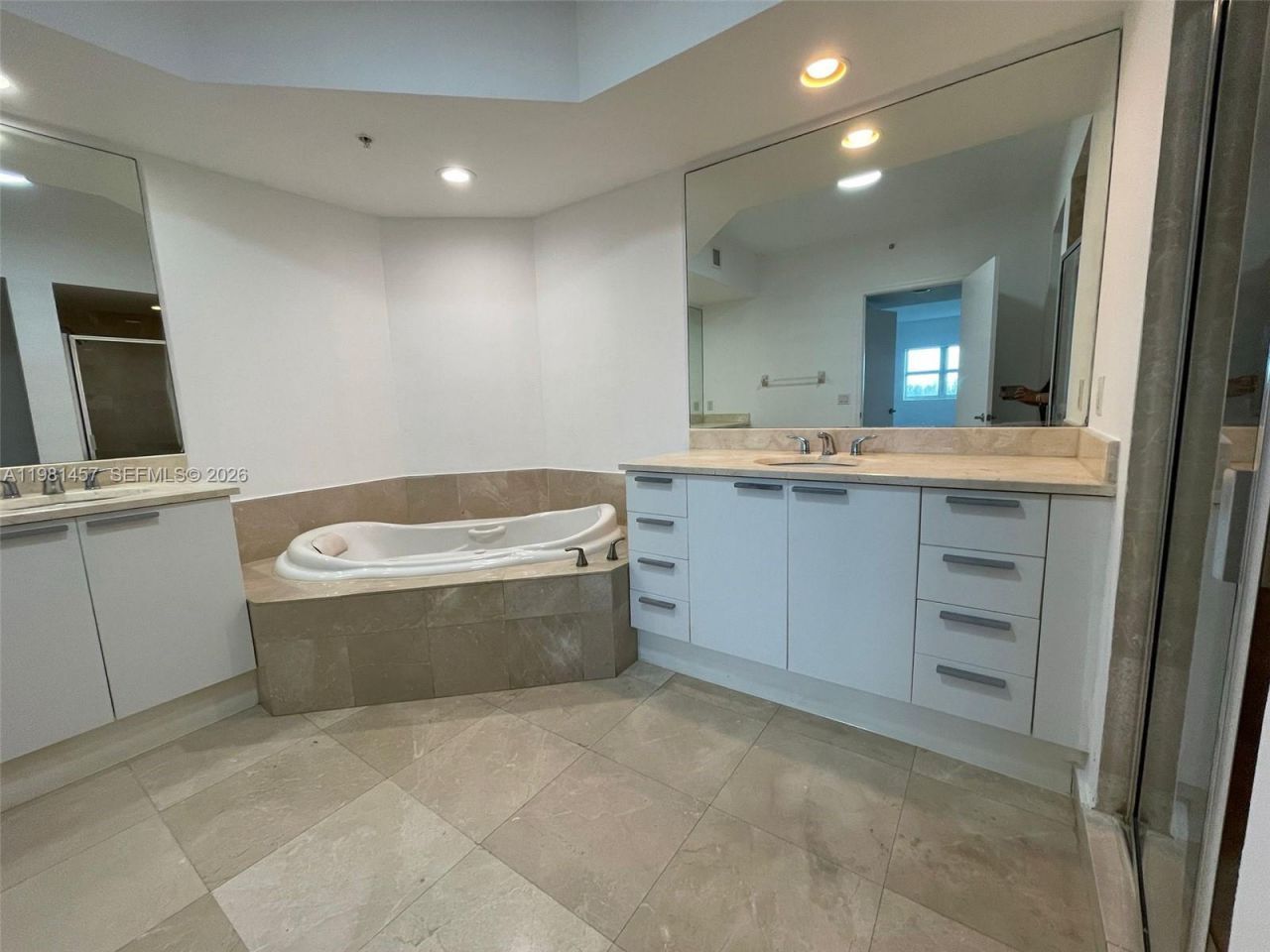 14951 Royal Oaks Ln , Unit 709, North Miami, FL 33181 Photo