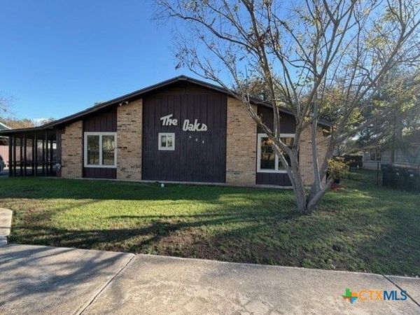 508 E TRAVIS Street , Luling, TX 78648