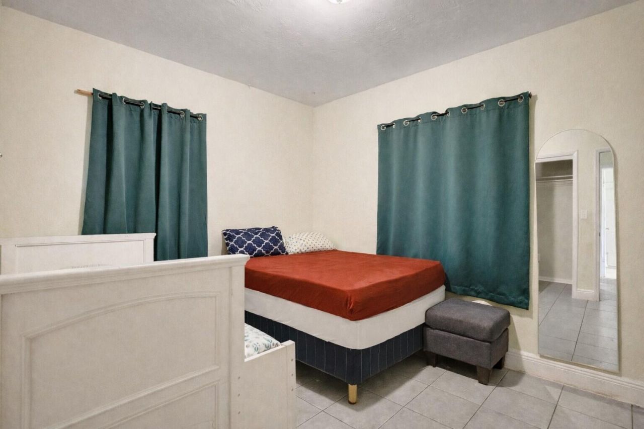 250 NW 83rd Street, Miami, FL 33150 Photo