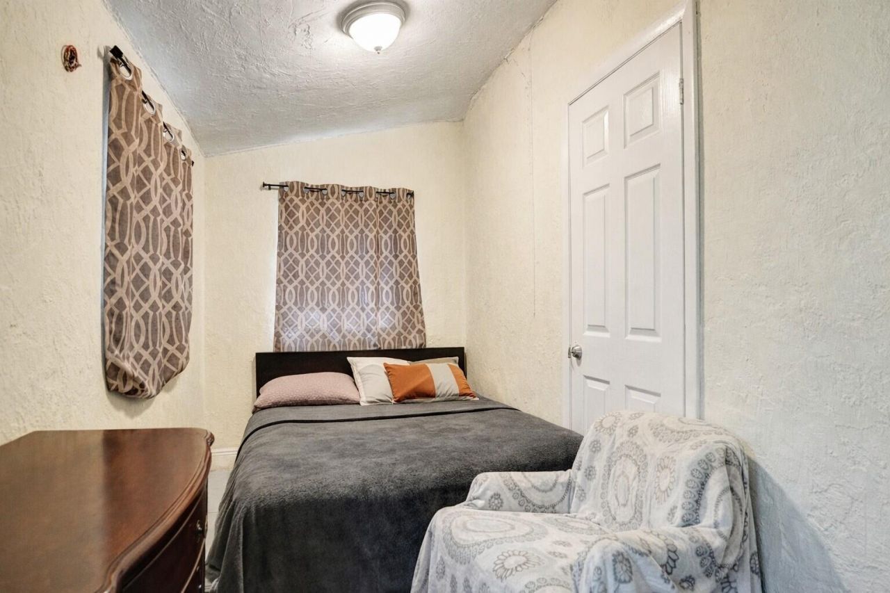 250 NW 83rd Street, Miami, FL 33150 Photo