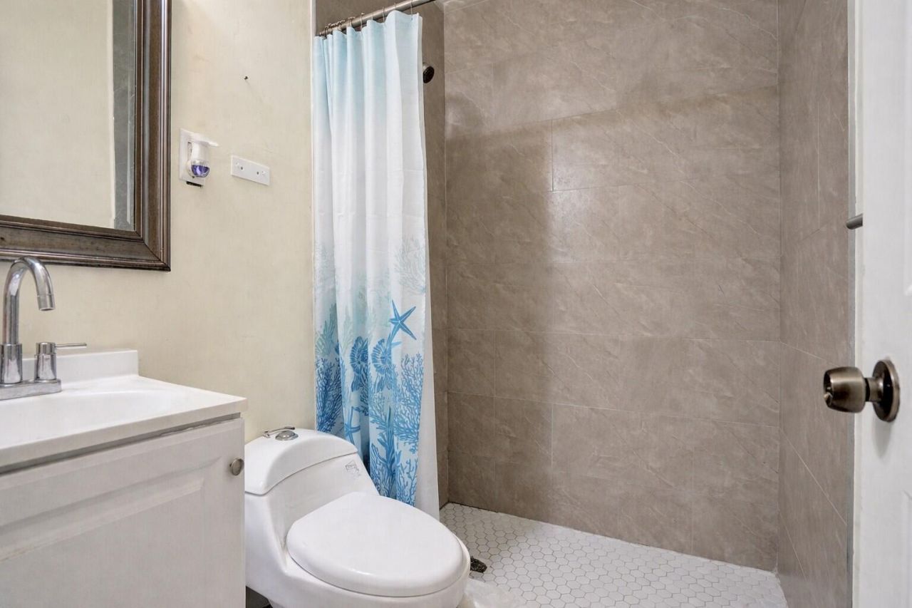 250 NW 83rd Street, Miami, FL 33150 Photo