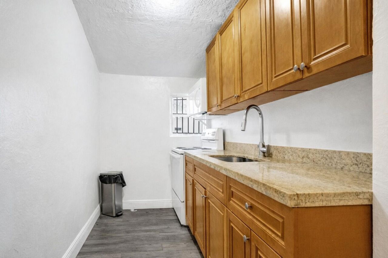 250 NW 83rd Street, Miami, FL 33150 Photo