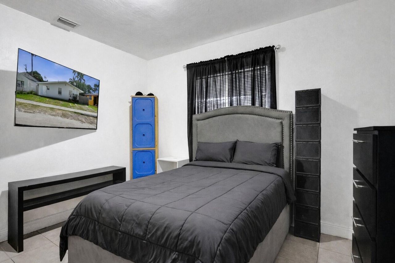 250 NW 83rd Street, Miami, FL 33150 Photo