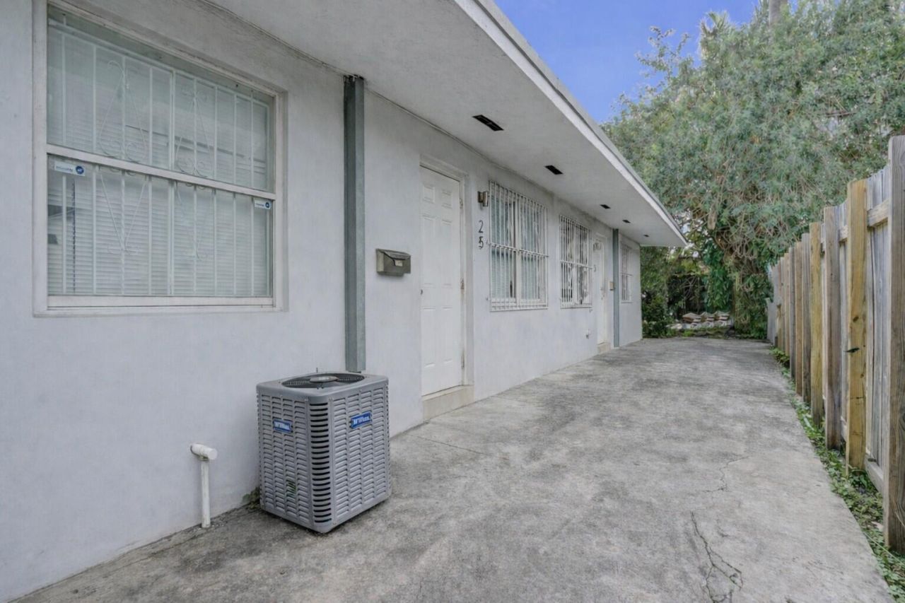 250 NW 83rd Street, Miami, FL 33150 Photo