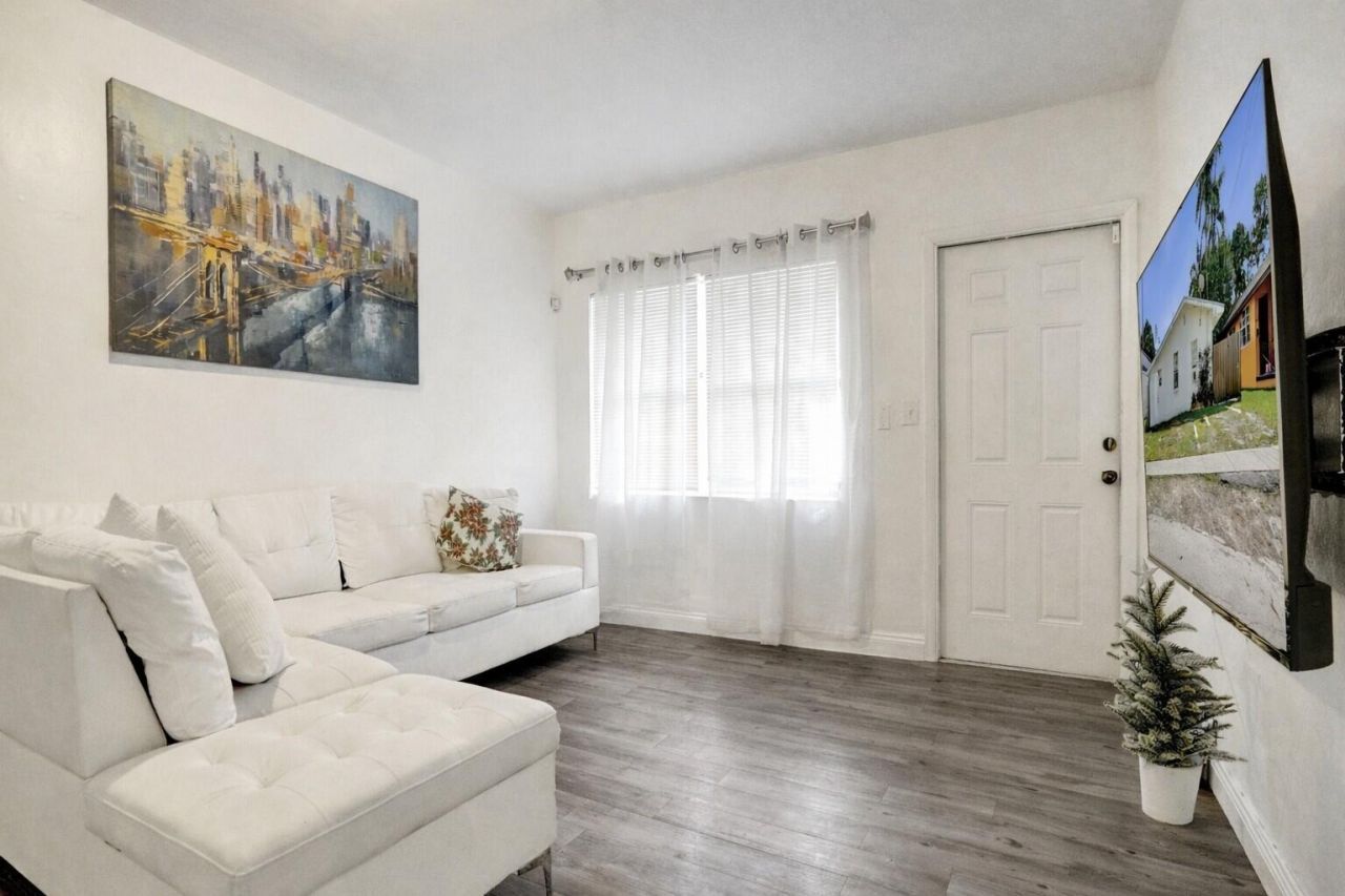 250 NW 83rd Street, Miami, FL 33150 Photo