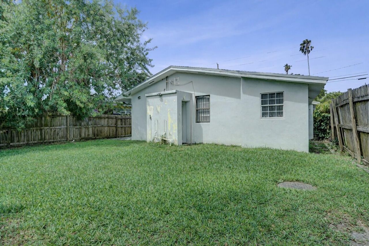 250 NW 83rd Street, Miami, FL 33150 Photo