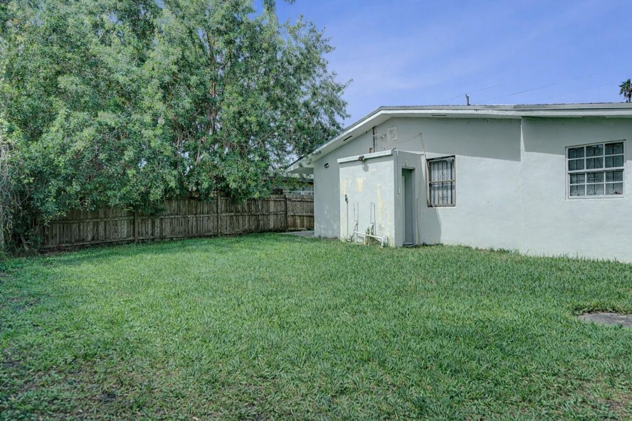 250 NW 83rd Street, Miami, FL 33150 Photo