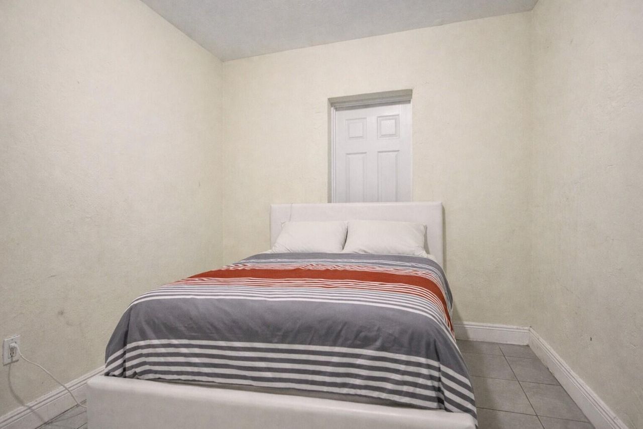 250 NW 83rd Street, Miami, FL 33150 Photo