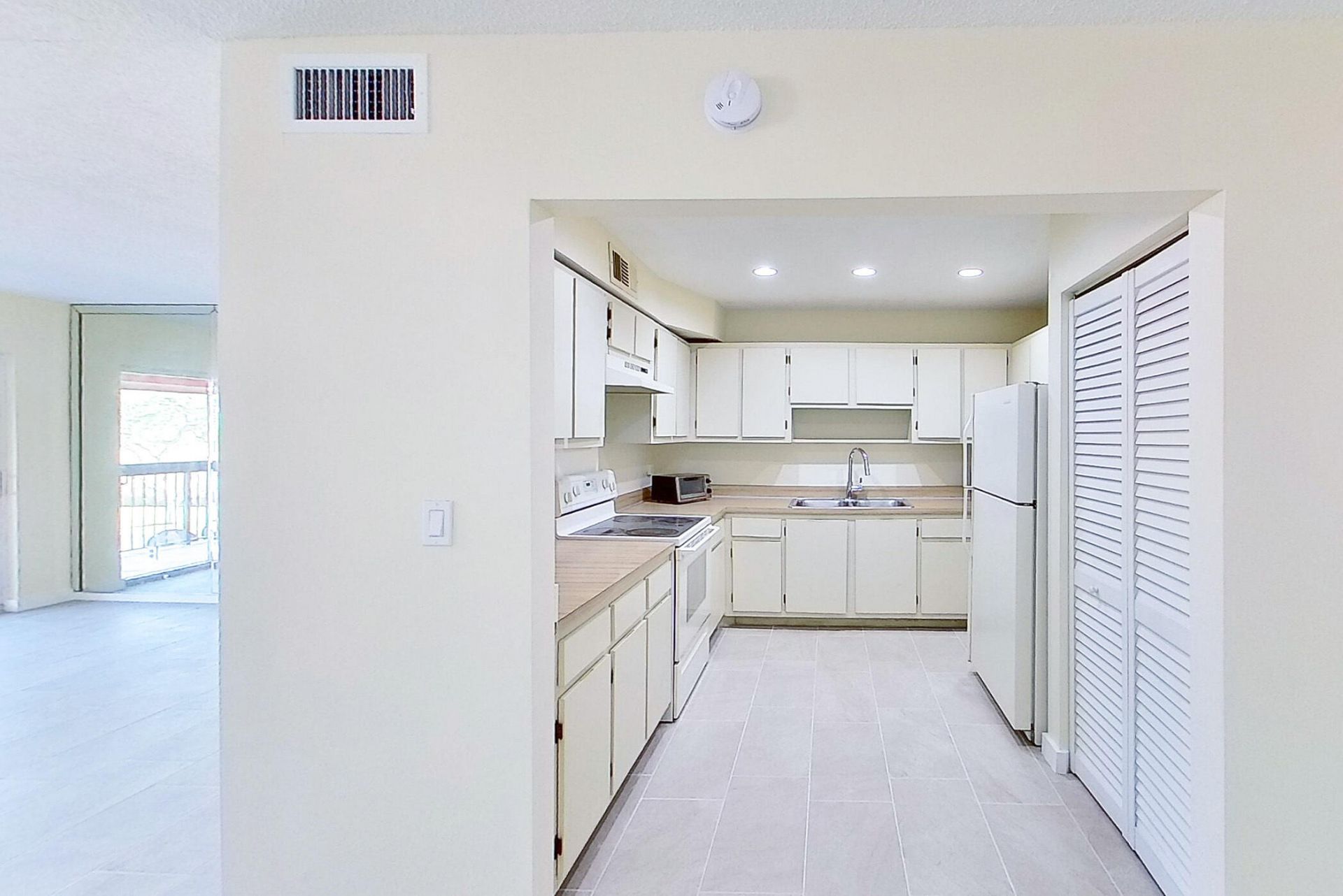 2020 NW 119th Street, Unit 1121, Miami, FL 33167 Photo