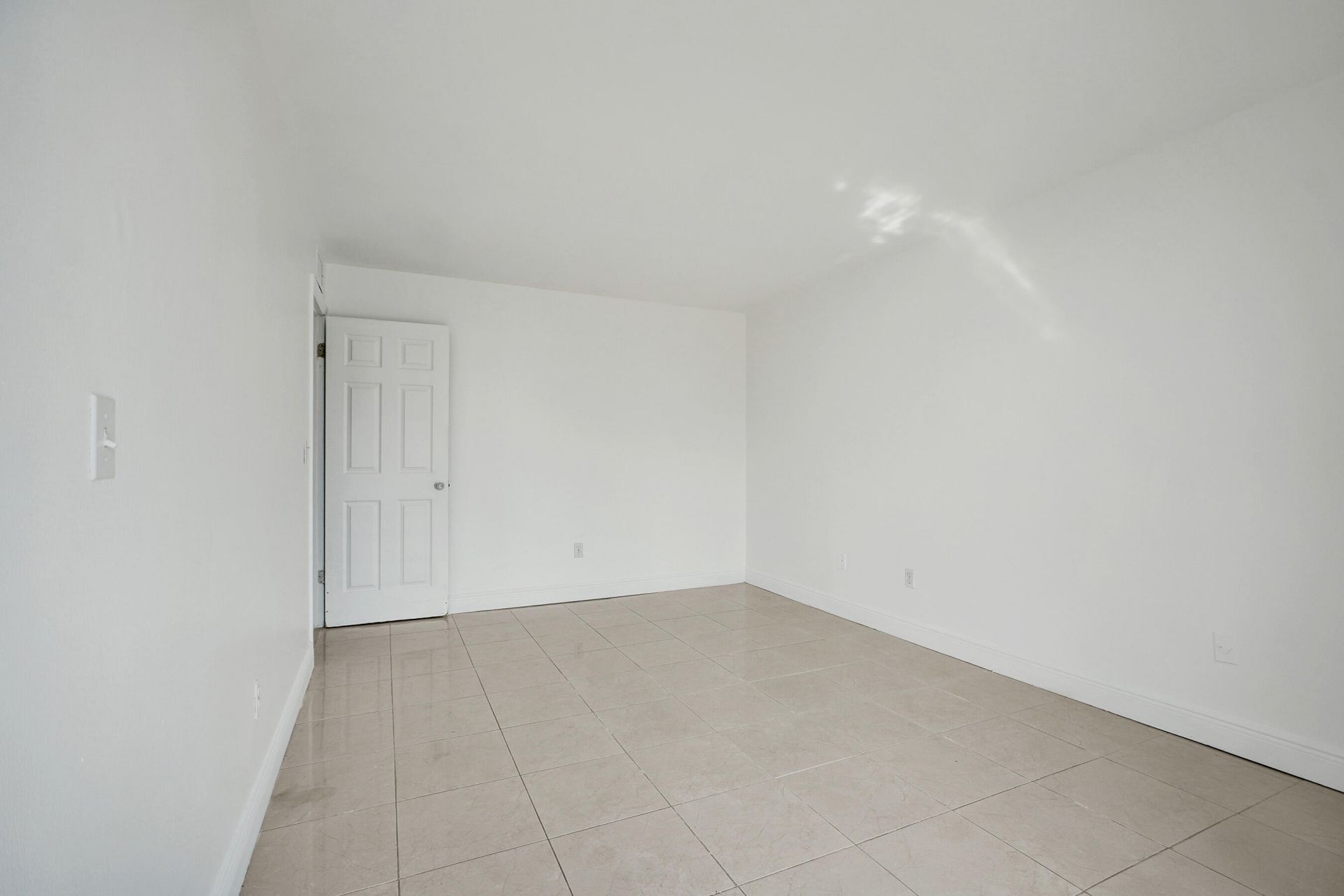 1801 S Treasure Drive, Unit 528, North Bay Village, FL 33141 Photo