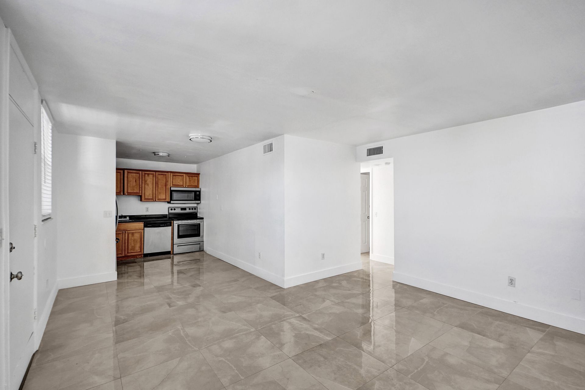 1801 S Treasure Drive, Unit 528, North Bay Village, FL 33141 Photo