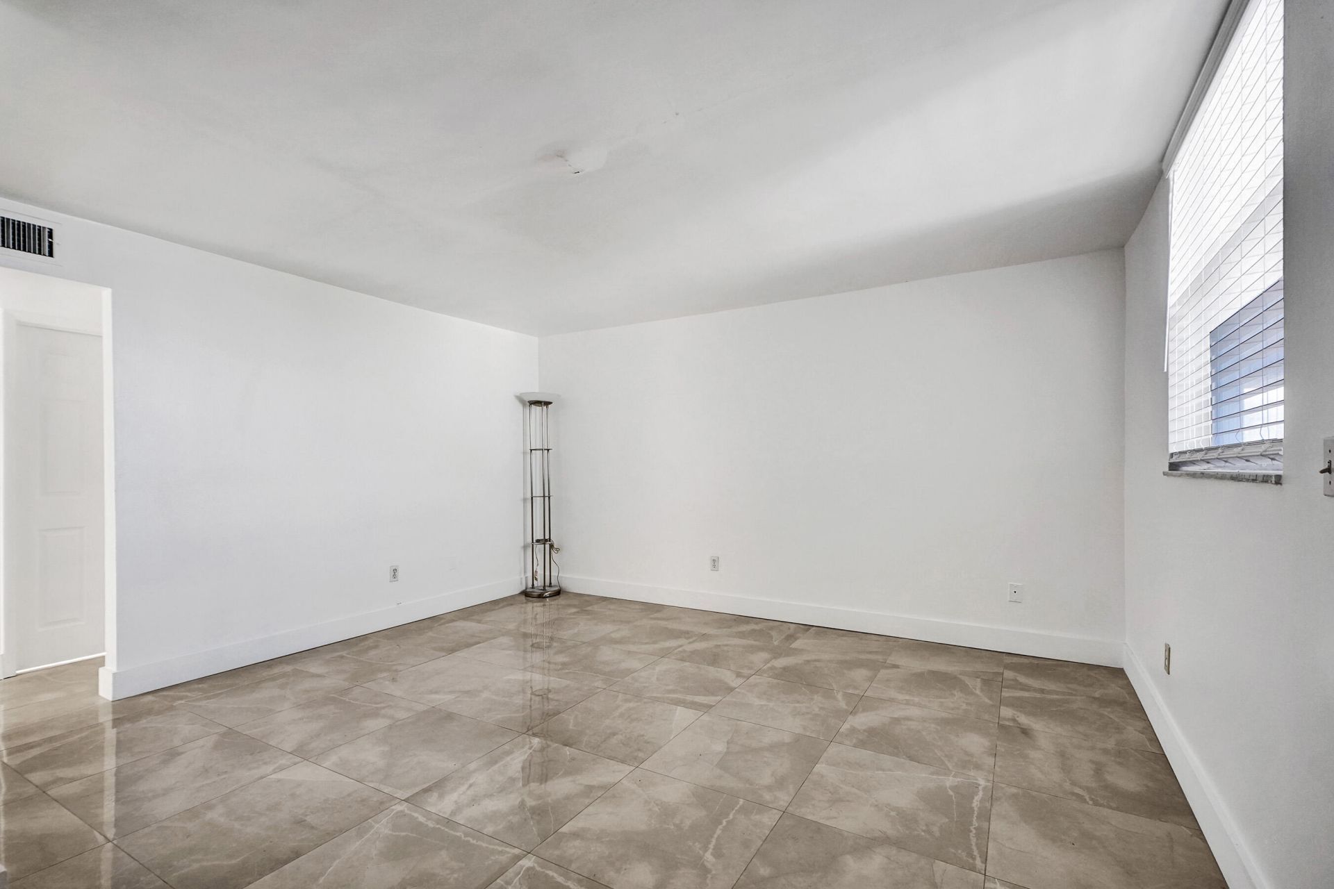 1801 S Treasure Drive, Unit 528, North Bay Village, FL 33141 Photo