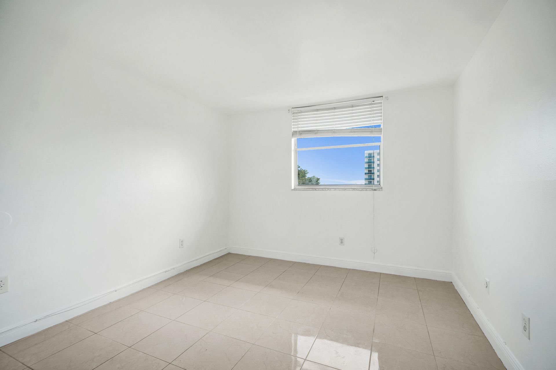 1801 S Treasure Drive, Unit 528, North Bay Village, FL 33141 Photo