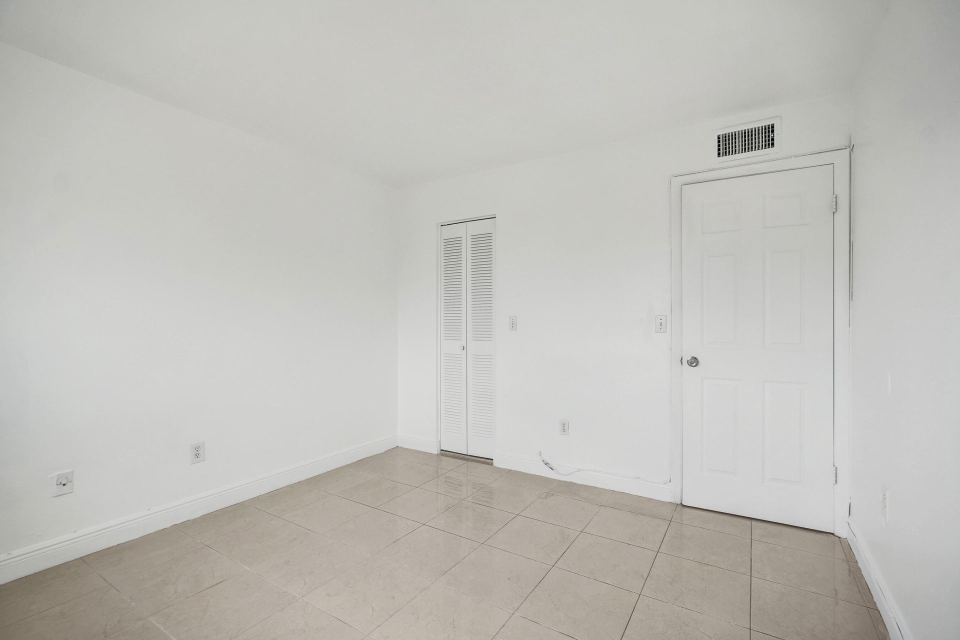 1801 S Treasure Drive, Unit 528, North Bay Village, FL 33141 Photo