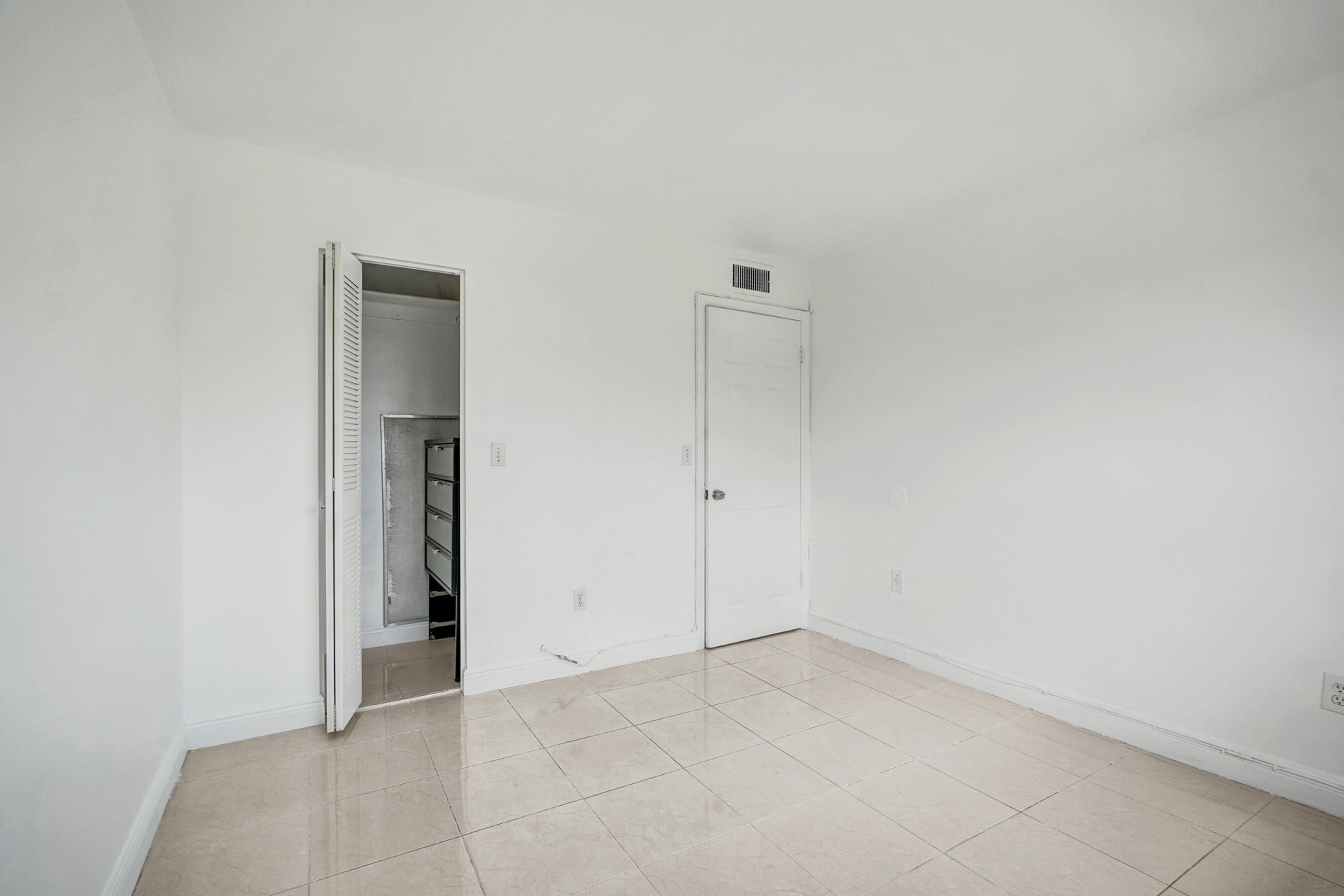 1801 S Treasure Drive, Unit 528, North Bay Village, FL 33141 Photo