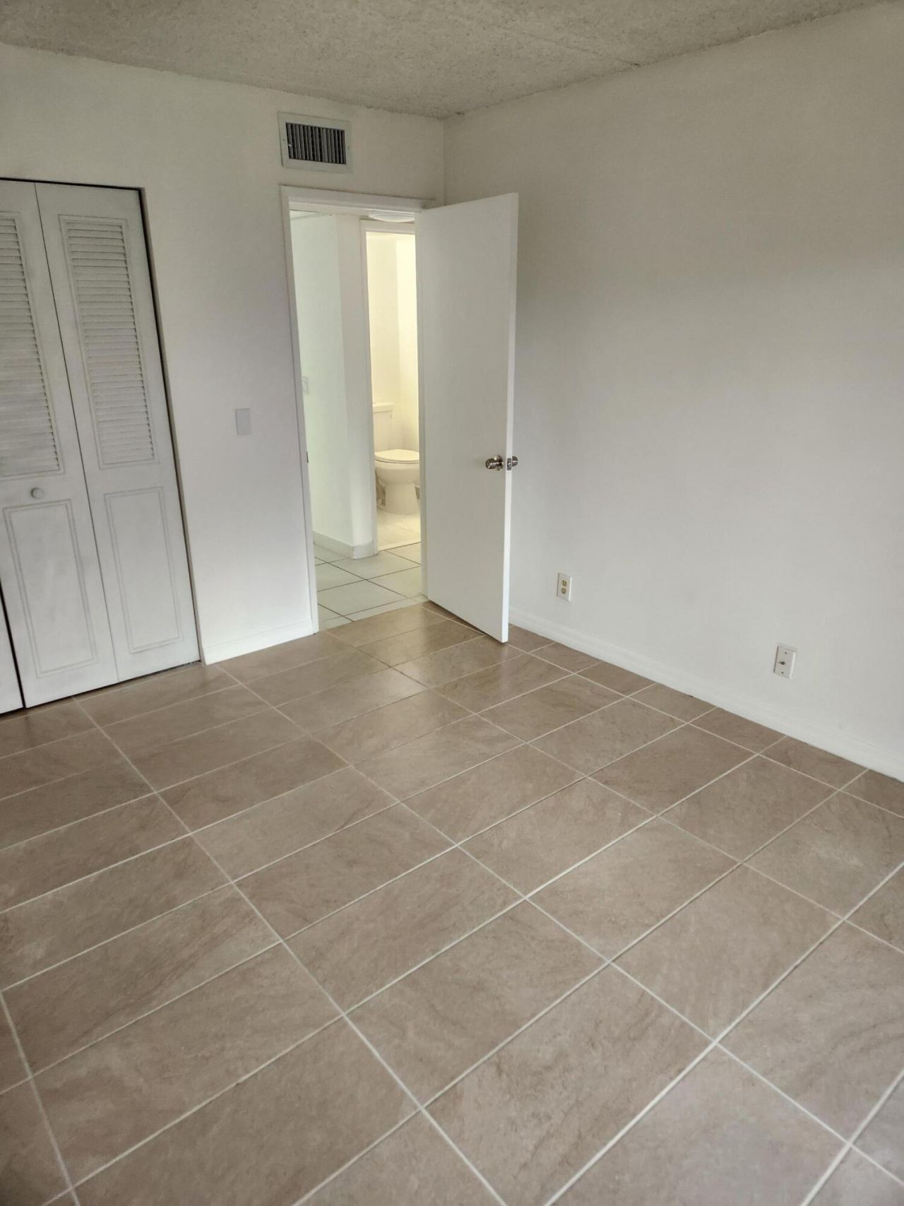 600 Village Green, Unit 108, Palm Springs, FL 33461 Photo