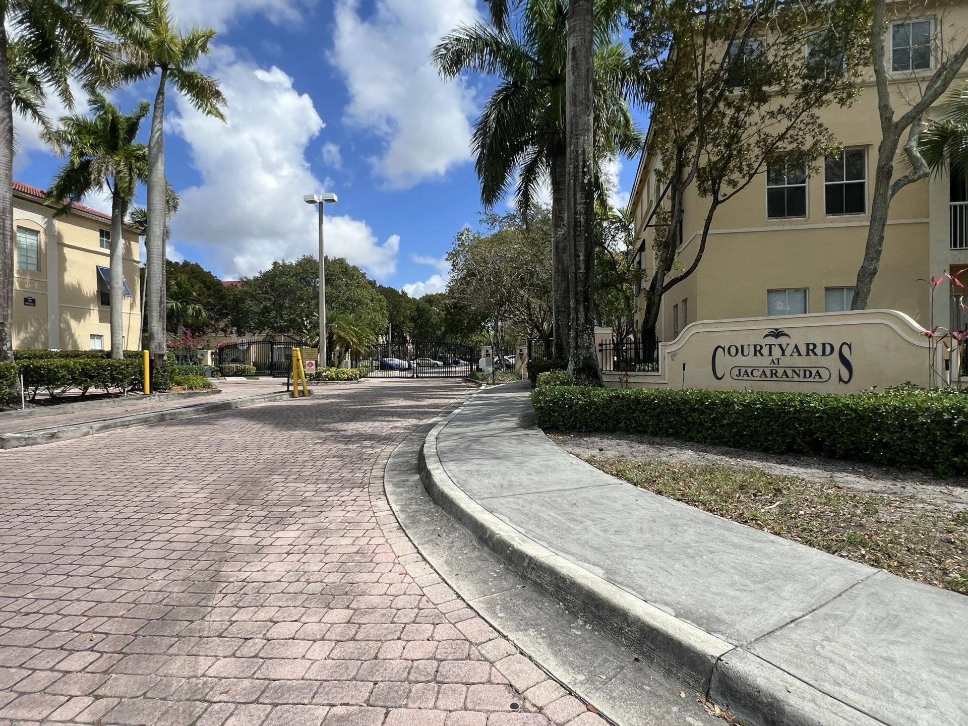 150 Jacaranda Country Club Drive, Unit 102, Plantation, FL 33324 Photo