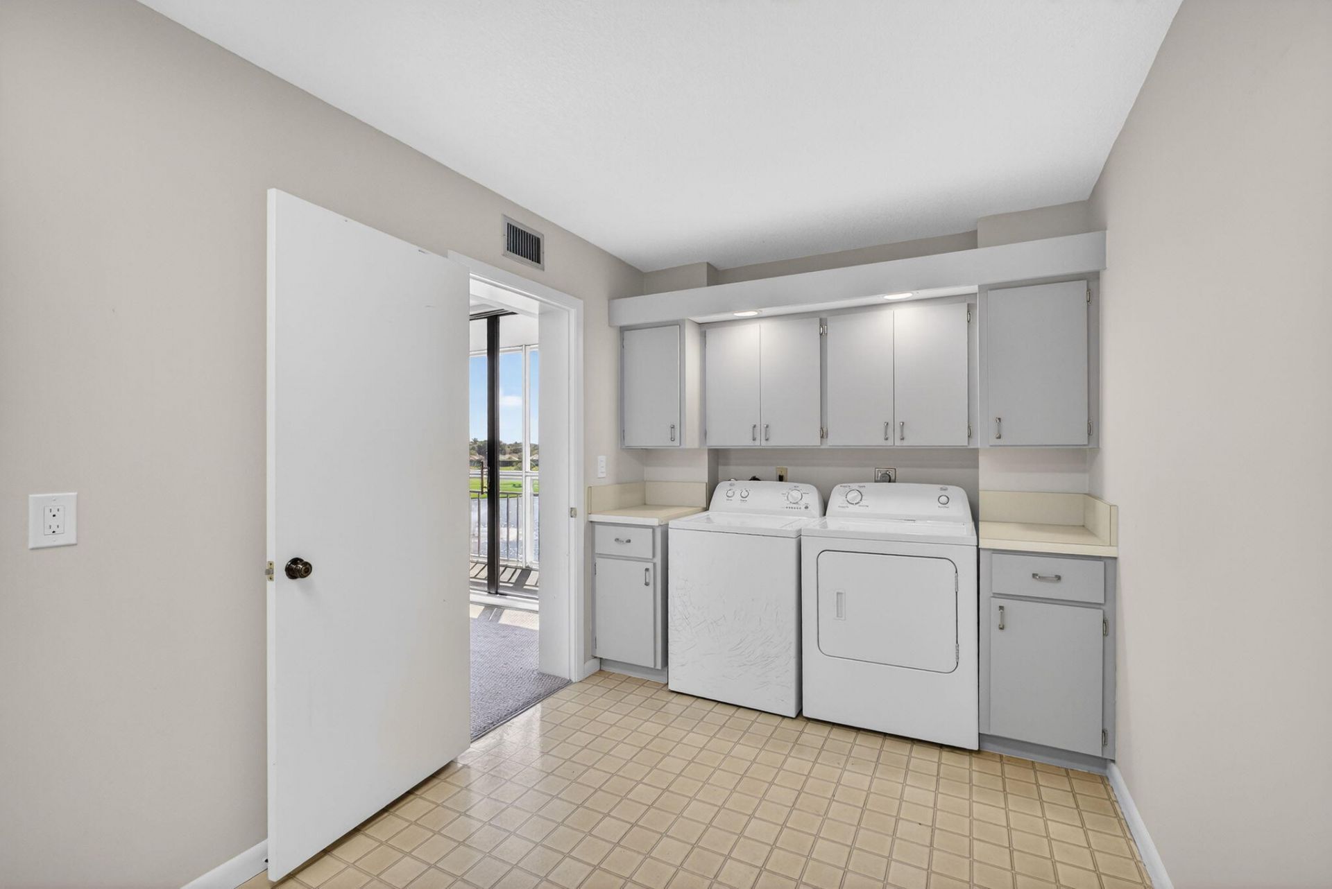 2421 Village Boulevard, Unit 401, West Palm Beach, FL 33409 Photo