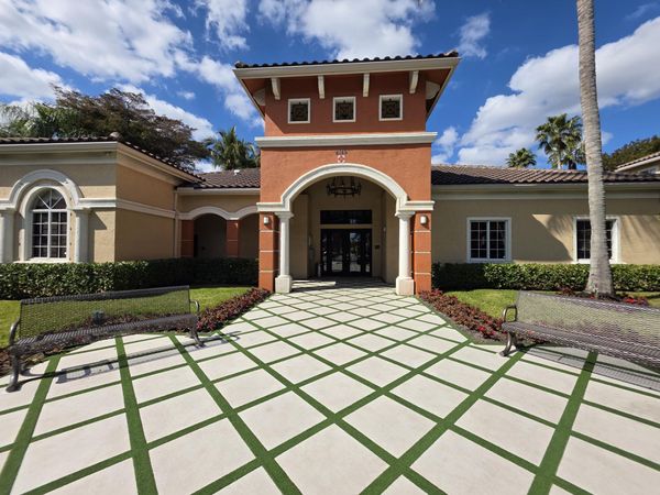 4175 N Haverhill Road, Unit 907, West Palm Beach, FL 33417